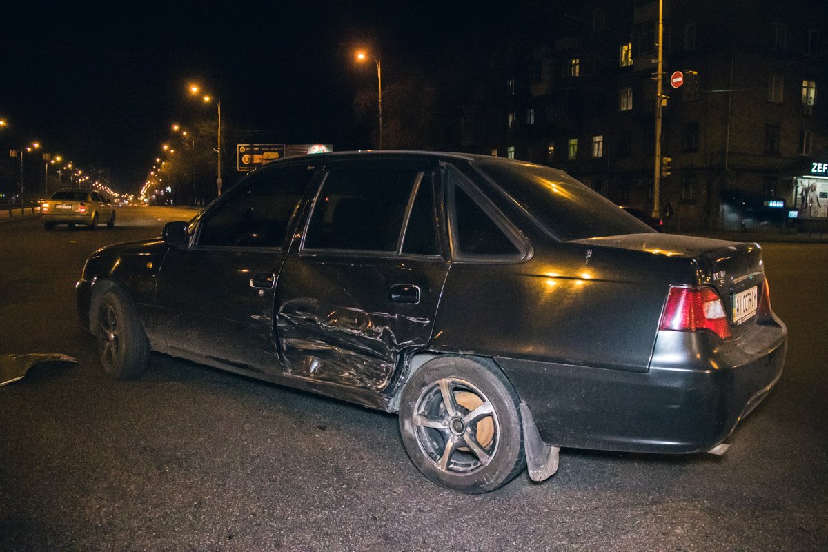 В воскресенье, 25 марта, в Киеве на проспекте Гагарина произошла авария с участием двух машин