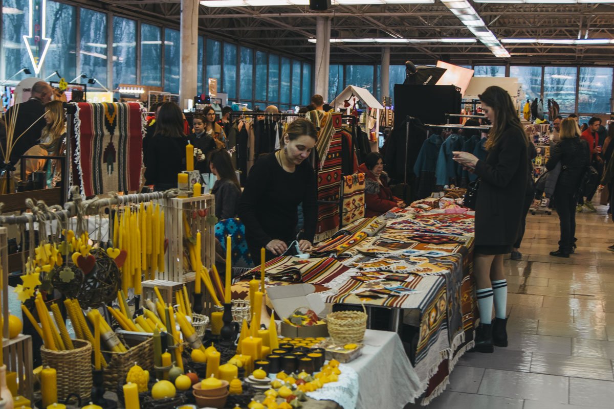 Кроме того, все посетители имели возможность приобщиться к украинским традициям Кроме того, все посетители имели возможность приобщиться к украинским традициям