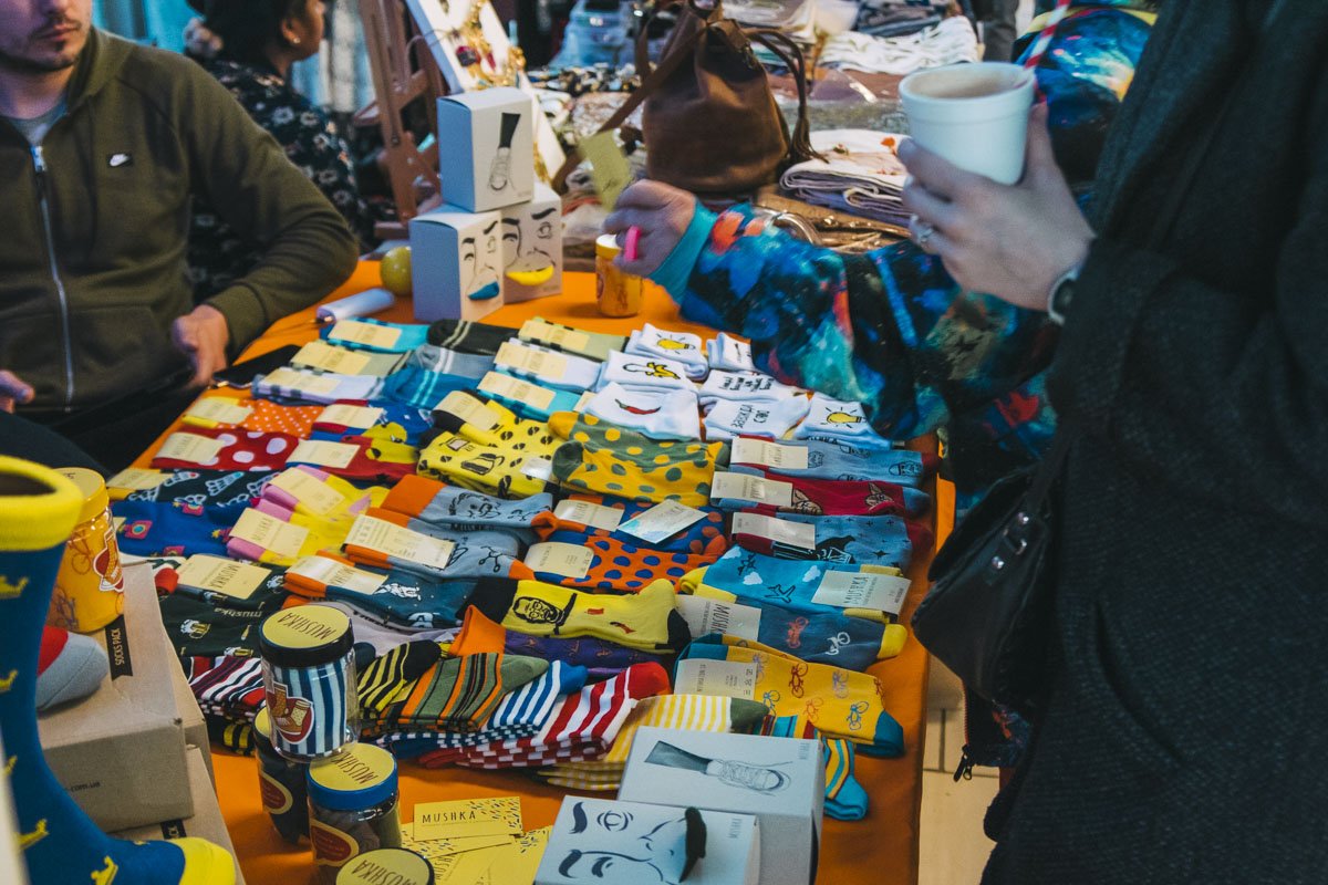 Здесь самые стильные и модные жители столицы точно нашли для себя новые крутые вещи Здесь самые стильные и модные жители столицы точно нашли для себя новые крутые вещи