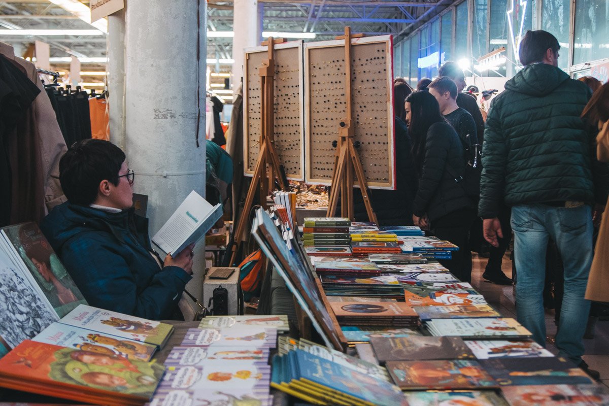 На локации также продавали много интересного для детей, например литературу для самых маленьких На локации также продавали много интересного для детей, например литературу для самых маленьких