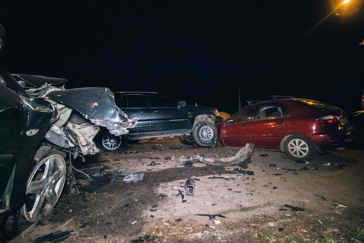 Водитель Jeep двигался по улице Северной и вылетел с дороги на зеленую зону