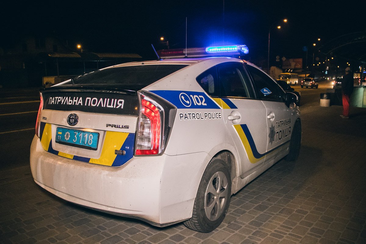 На месте работал экипаж патрульной полиции, "скорая" и следственно-оперативная группа