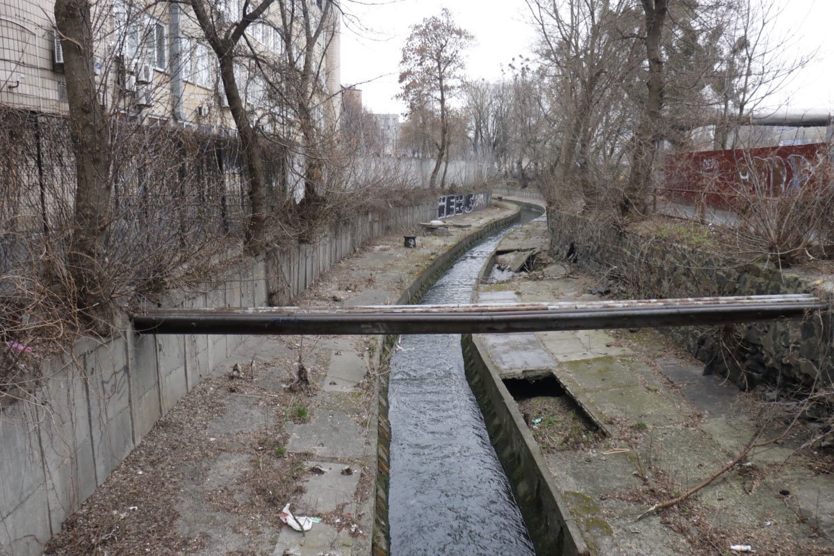 В реки Лыбедь нашли труп мужчины