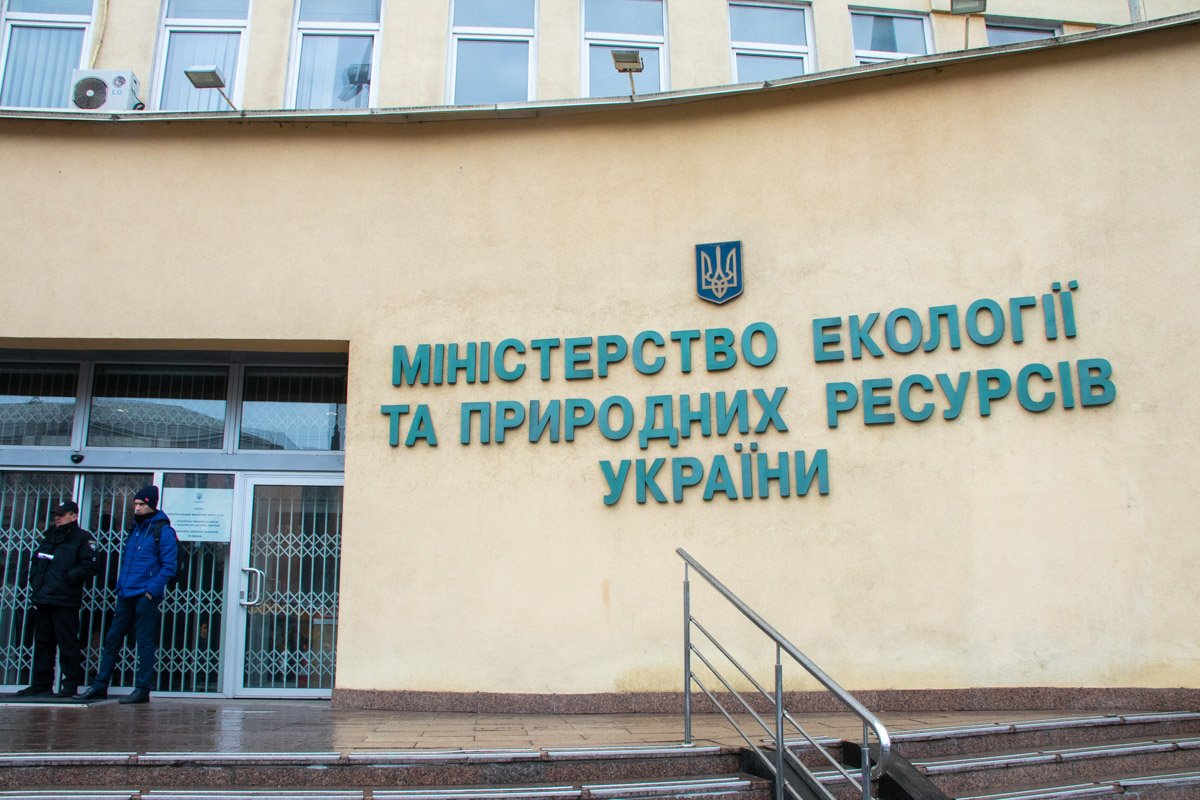 Никто из представителей Министерства к участникам так и не вышел 