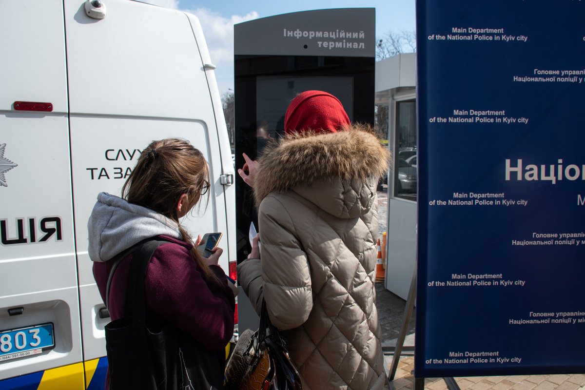 Внешне нововведение похоже на привычный терминал для пополнения счета Внешне нововведение похоже на привычный терминал для пополнения счета