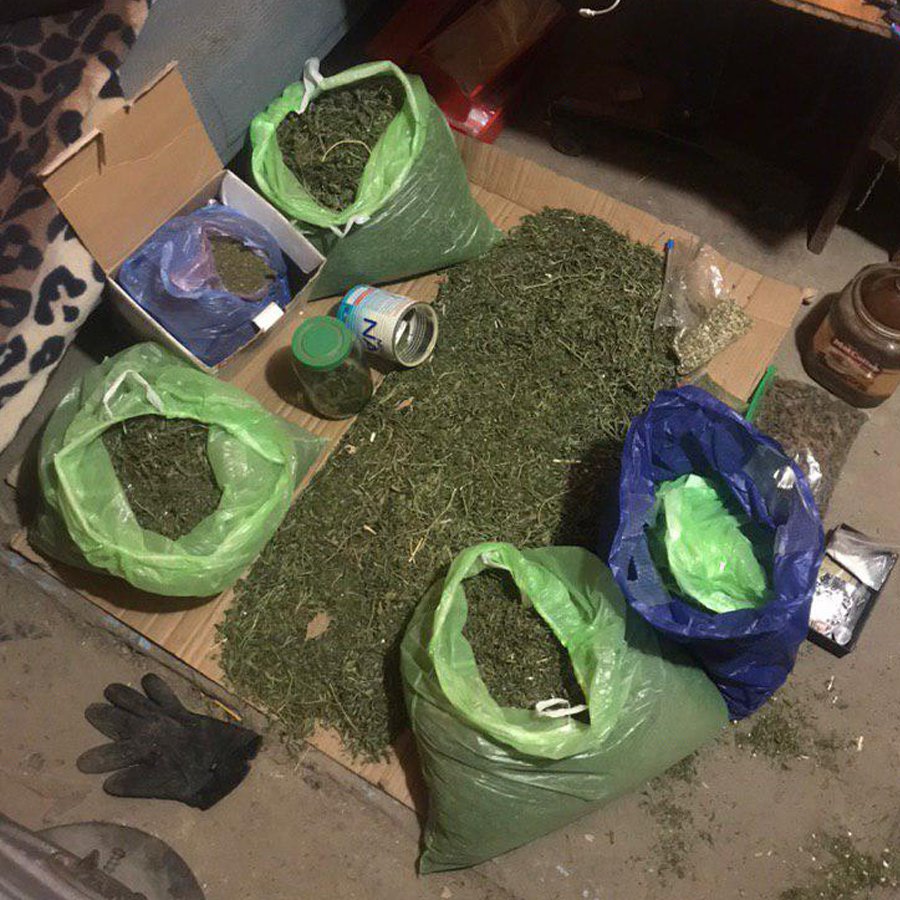 У фигурантов изъяли 8,5 килограмм каннабиса, 600 грамм амфетамина и другие доказательства правонарушения