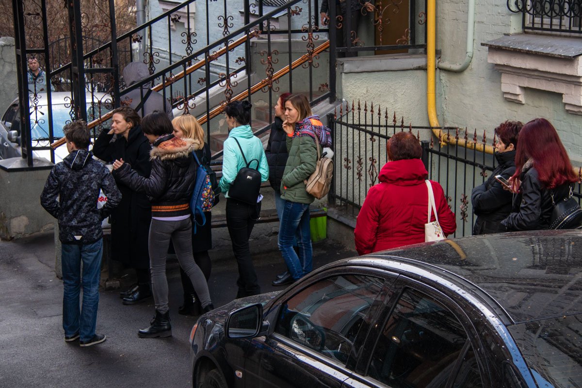 Жильцов дома вывели из квартир