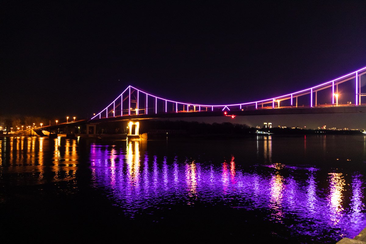 Фиолетовый цвет является символом этого важного для сознания людей дня Фиолетовый цвет является символом этого важного для сознания людей дня