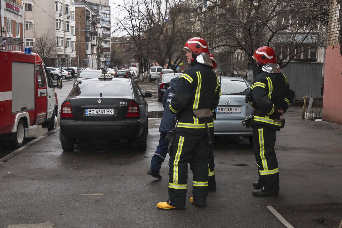 Пожарные на месте происшествия 