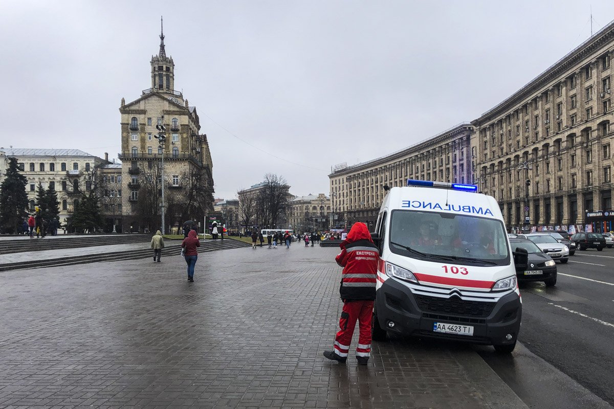  Также на месте дежурят медики