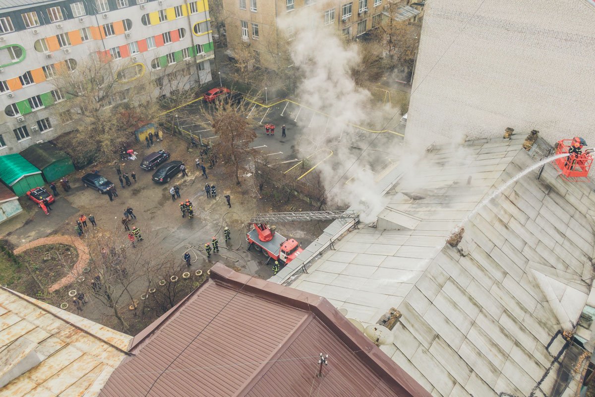 По состоянию на 14:07 пожар полностью ликвидировали, пострадавших нет.