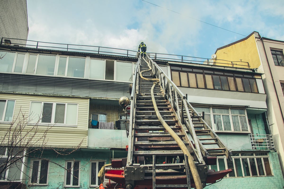 На ликвидацию спасателям понадобилось два часа