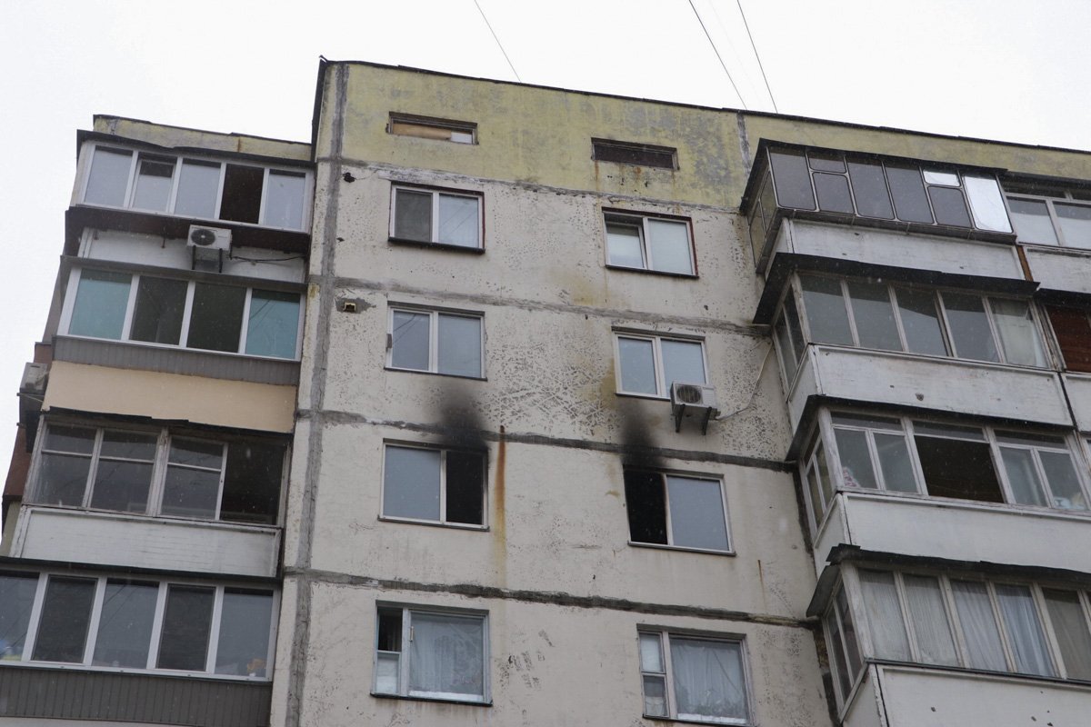 Пожар начался по адресу улица Сержа Лифаря, 11 на 7 этаже жилого дома