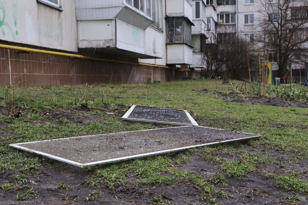 По словам очевидцев, квартиру поджег мужчина, который приходится родственником семьи, проживающей в доме