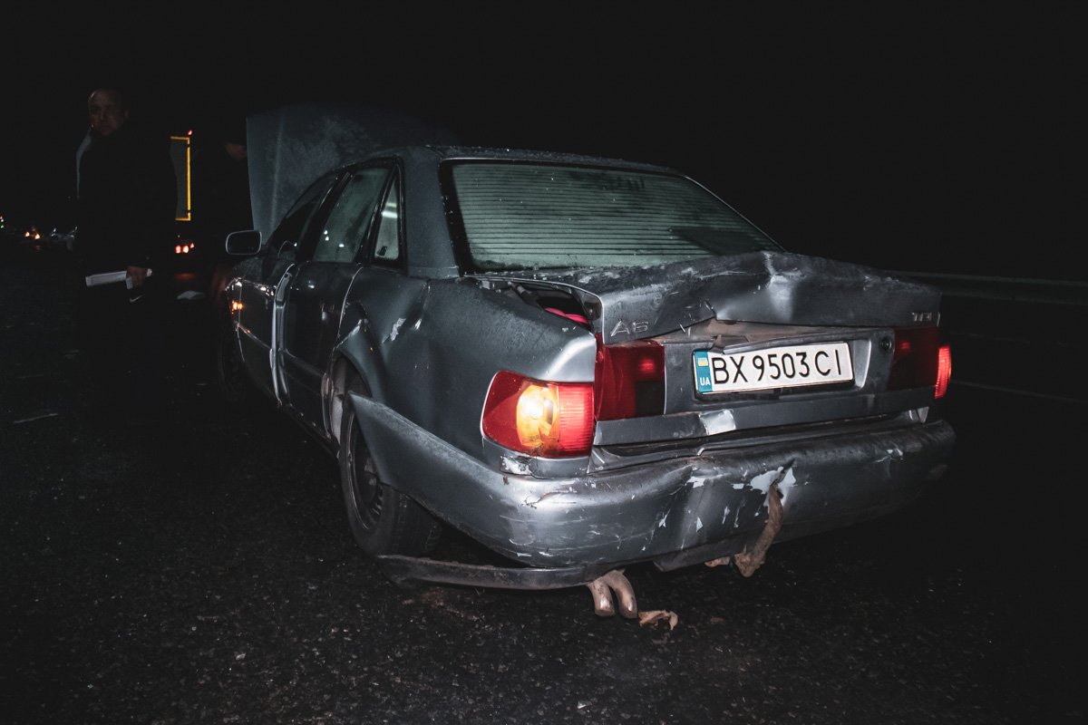 Пострадали как легковушки так и грузовые автомобили