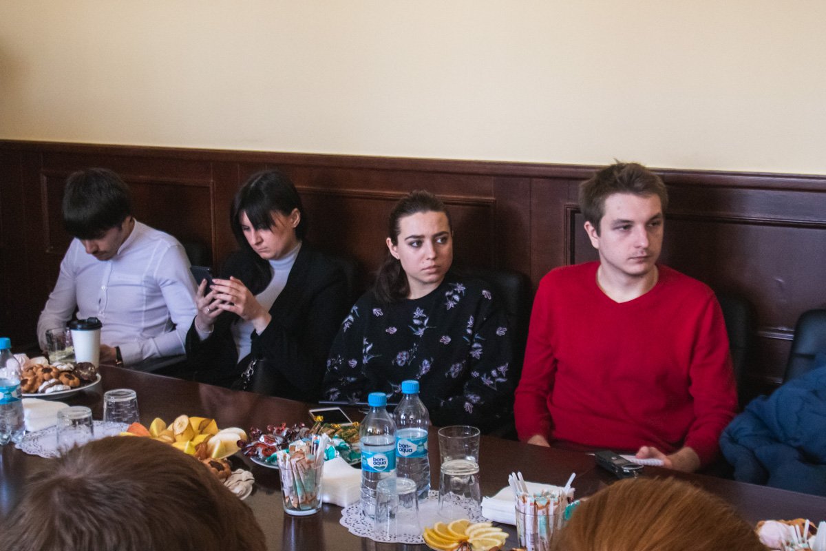 В частности, городской чиновник рассказал о планах горсовета на модернизацию сетей теплоснабжения