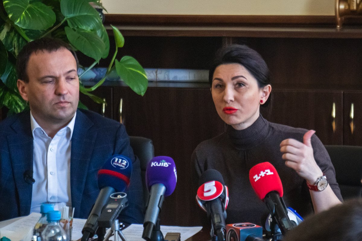 О будущем зеленых символов столицы рассказали заместитель главы КГГА Петр Пантелеев и и.о. гендиректора "Киевзеленстроя" Наталья Белоусова О будущем зеленых символов столицы рассказали заместитель главы КГГА Петр Пантелеев и и.о. гендиректора "Киевзеленстроя" Наталья Белоусова