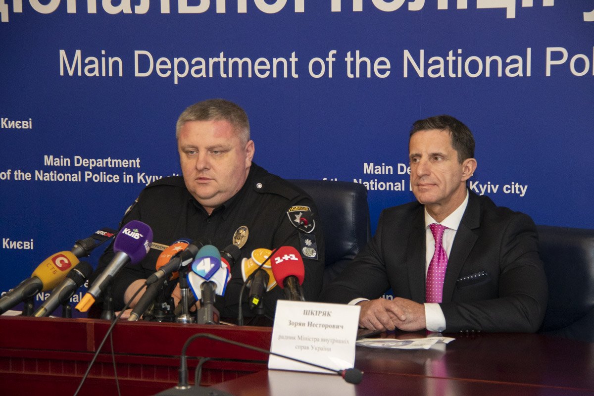 В связи с этим правоохранители перешли в усиленный режим работы