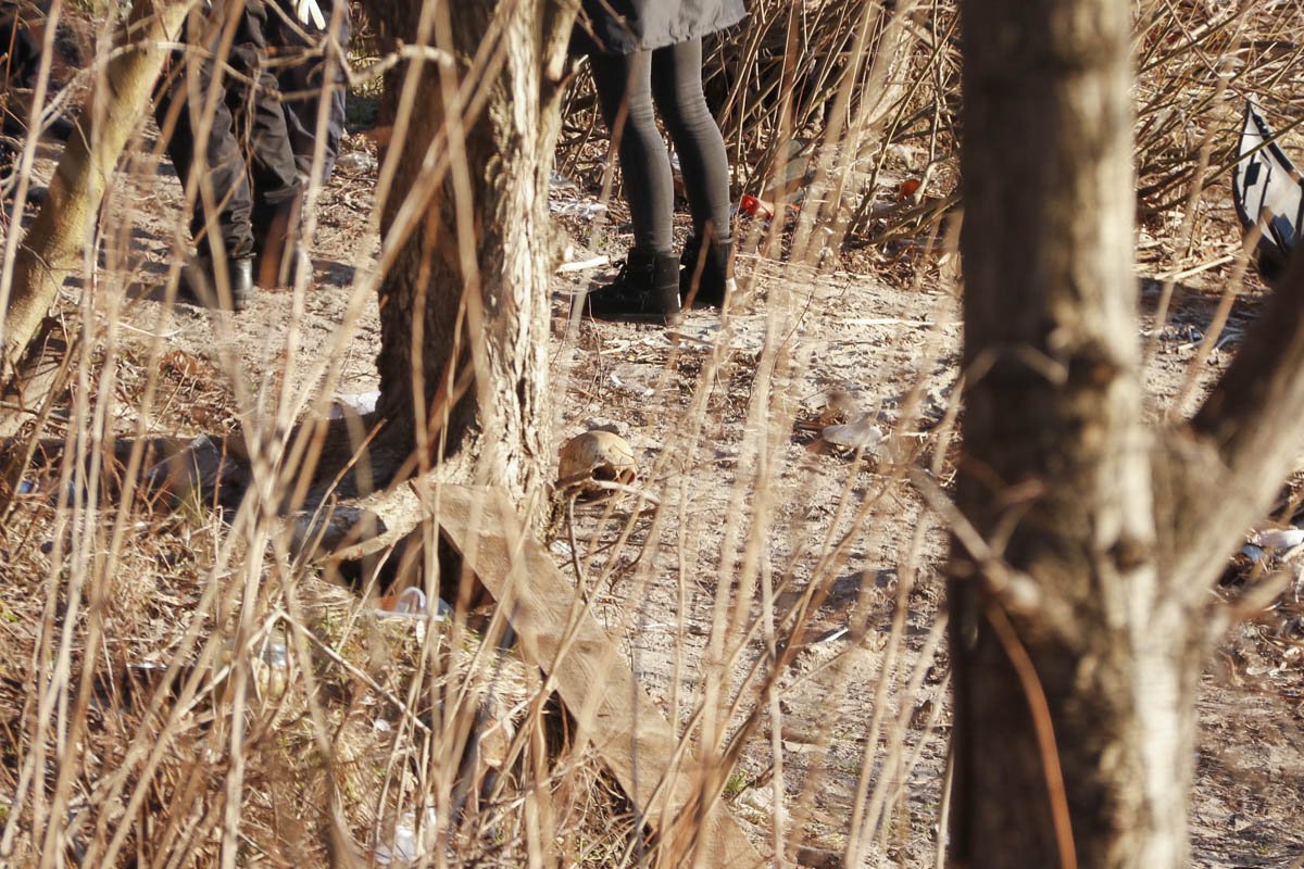 Как удалось выяснить правоохранителям, парень гулял на берегу Днепра и обратил внимание на странный предмет