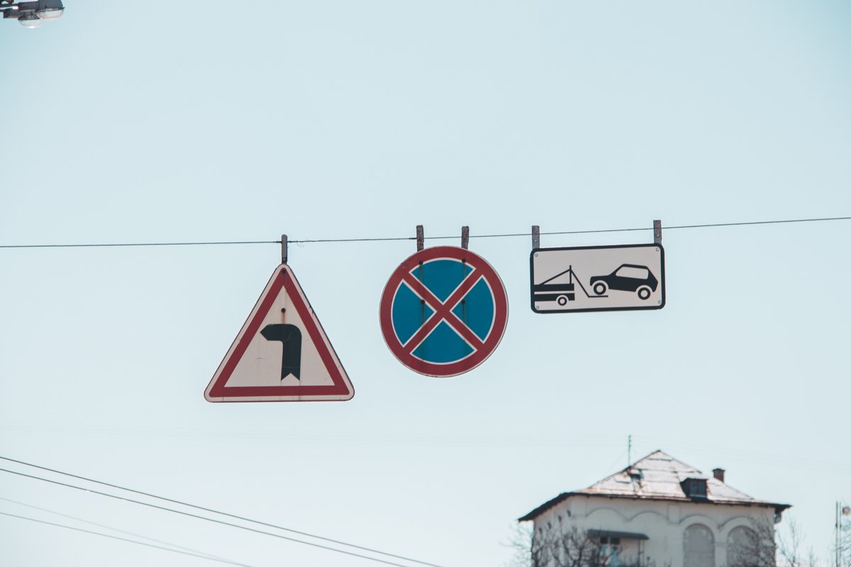 Хотя раньше с такой задачей не могли справиться ни распоряжения властей, ни регулирующие знаки, ни полиция Хотя раньше с такой задачей не могли справиться ни распоряжения властей, ни регулирующие знаки, ни полиция