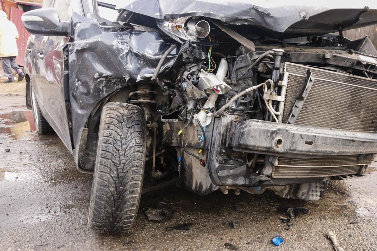 В результате аварии пострадали две женщины, они находились на пассажирских сидениях Hyundai