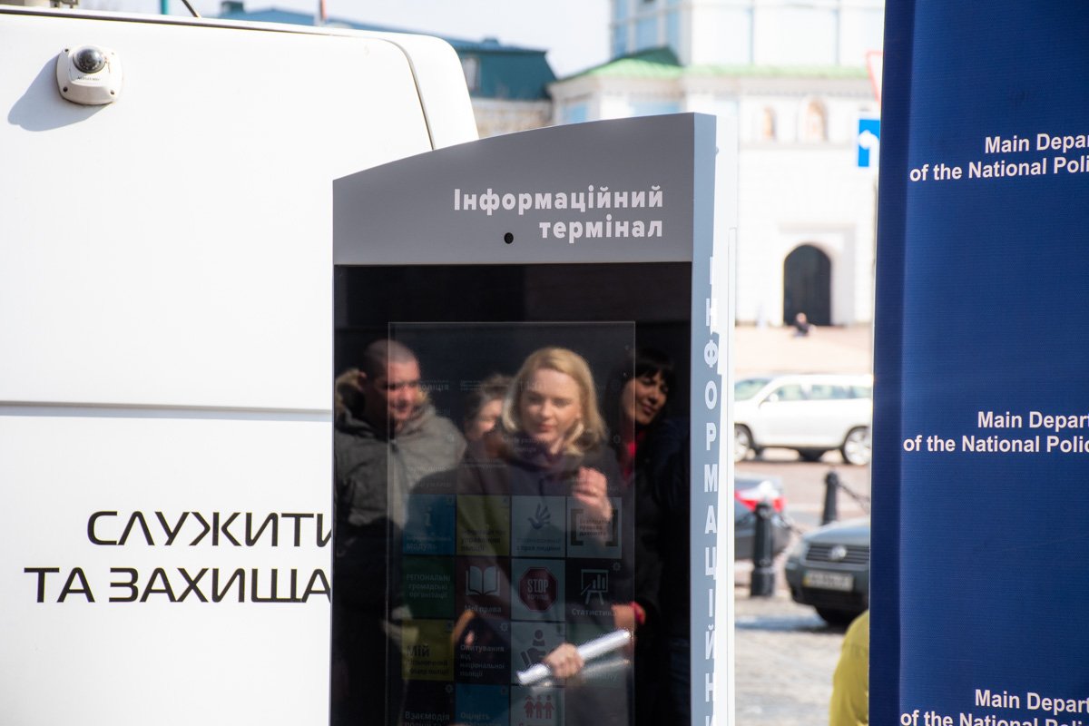 В Киеве появились полицейские терминалы В Киеве появились полицейские терминалы