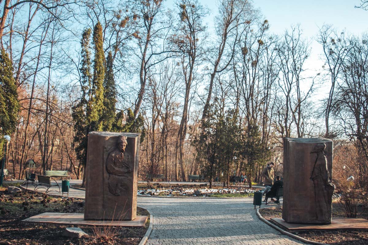 В отличие от большинства подобных реконструкций, ботанический сад реконструировали силами активистов