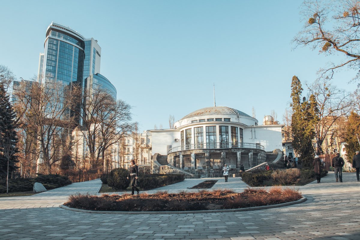 Неудивительно, что уже сейчас по его аллеям гуляет много людей