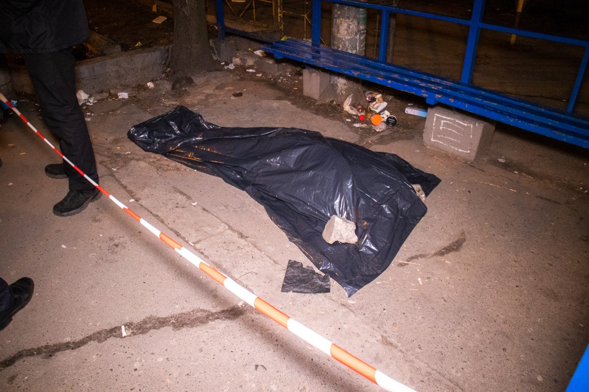 На улице Николая Голего прохожие обнаружили тело мужчины