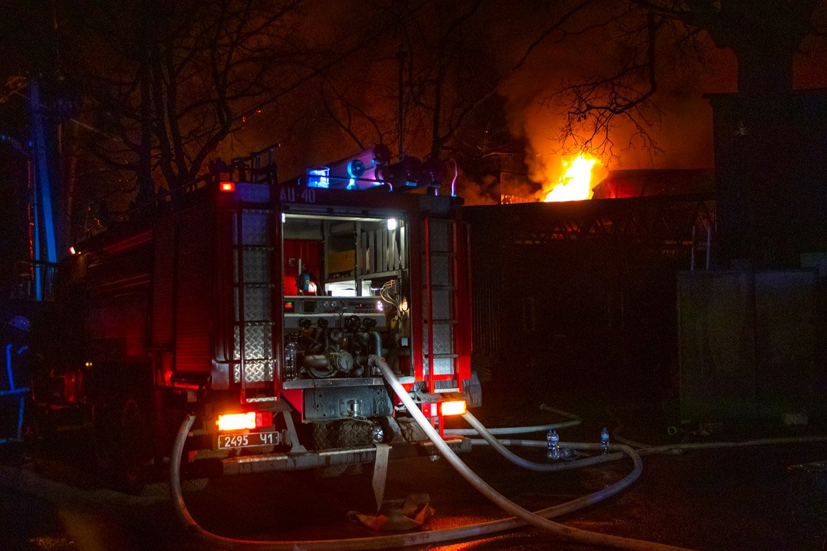 Пожарные боролись с огнем более 3 часов 