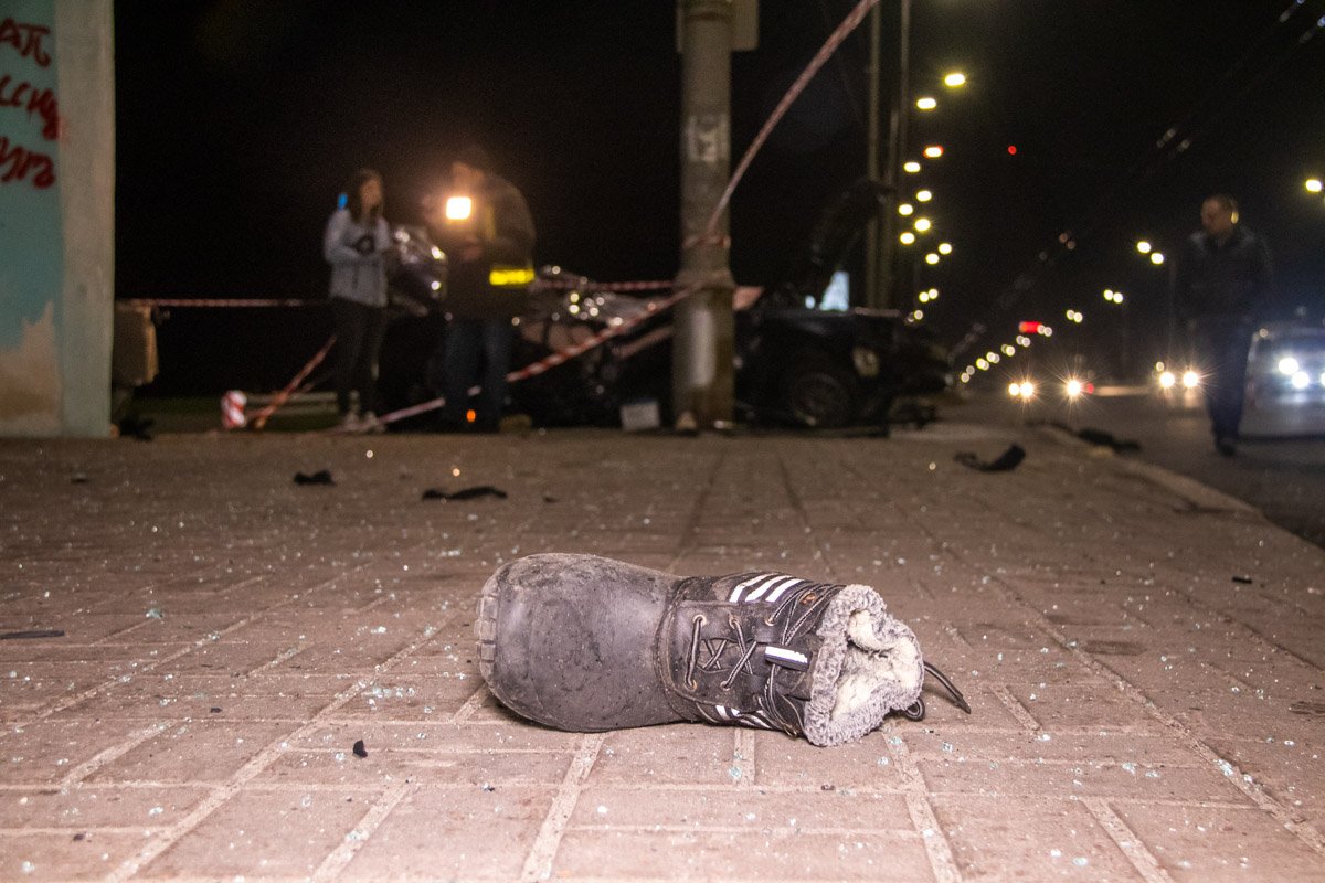 Второго пассажира и водителя госпитализировали в тяжелом состоянии