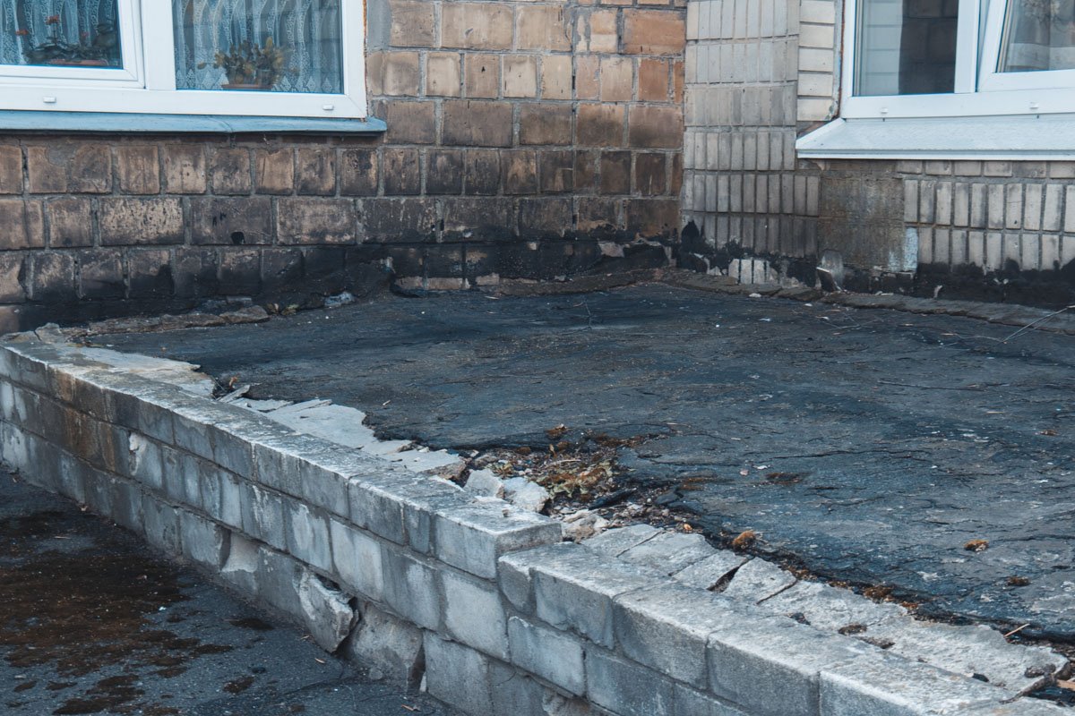 В Деснянском районе по адресу улица Братиславская, 16а находится изрядно обветшавший детский садик №491