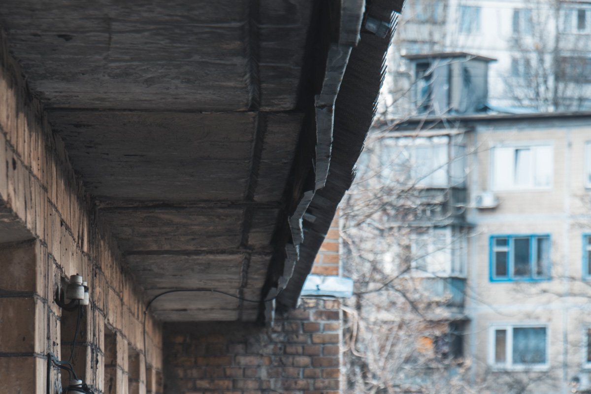 Кровля со времени строительства изрядно обветшала