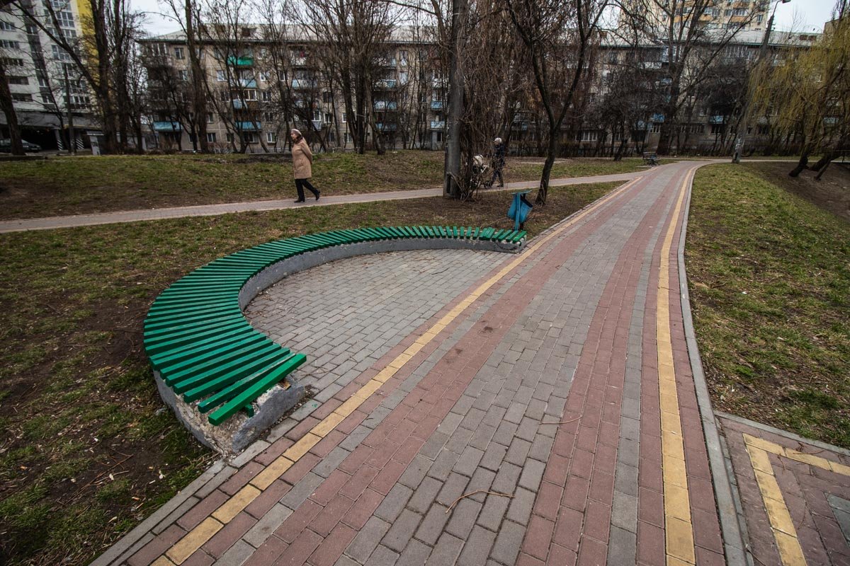 Лавочки тоже было бы хорошо обновить Лавочки тоже было бы хорошо обновить