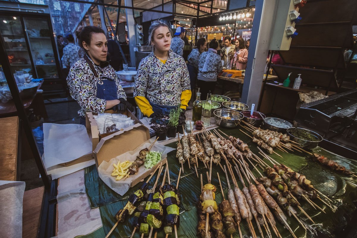 Его фишка, это, конечно же, обалденно вкусная еда Его фишка, это, конечно же, обалденно вкусная еда