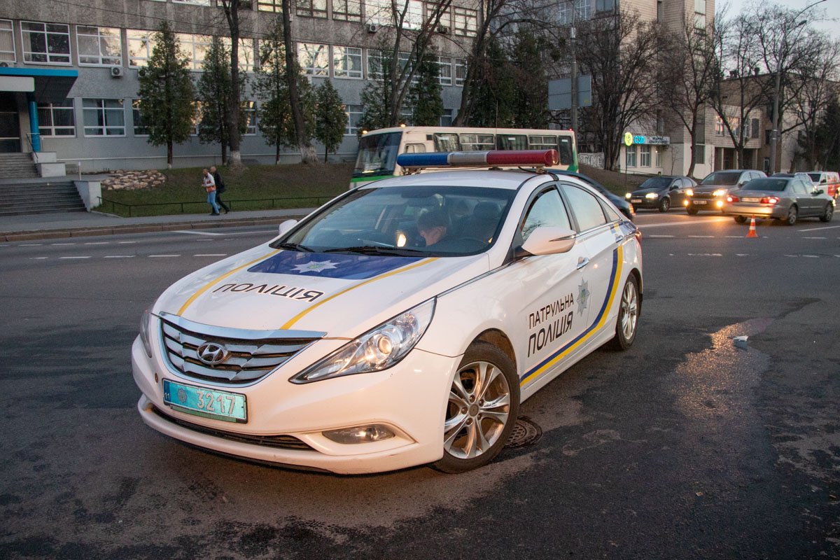 На месте работали два экипажа полиции и карета скорой помощи На месте работали два экипажа полиции и карета скорой помощи