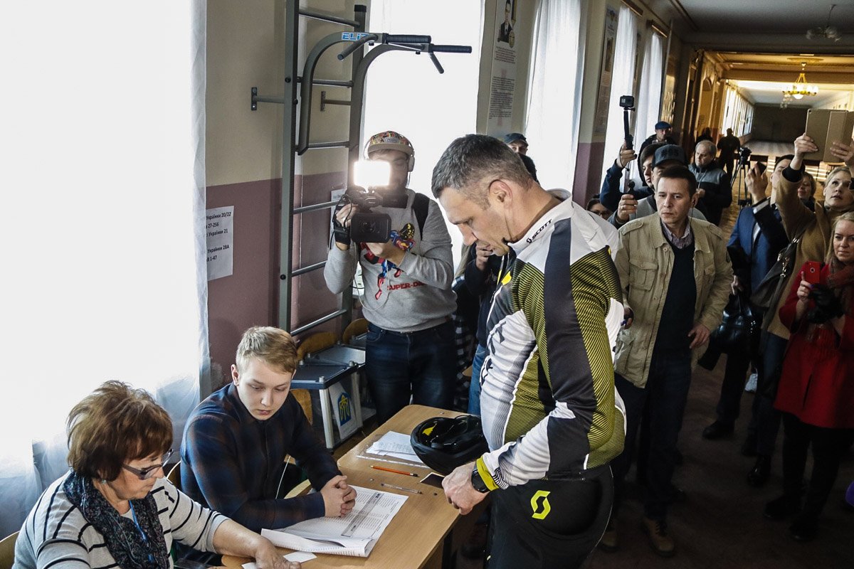 31 марта в 8:00 в Киеве и других городах Украины стартовал первый тур президентских выборов