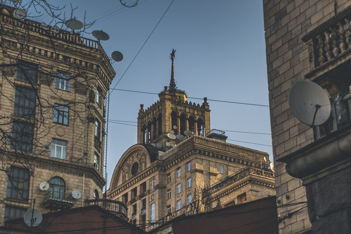 Дом со звездой нежным солнечным утром