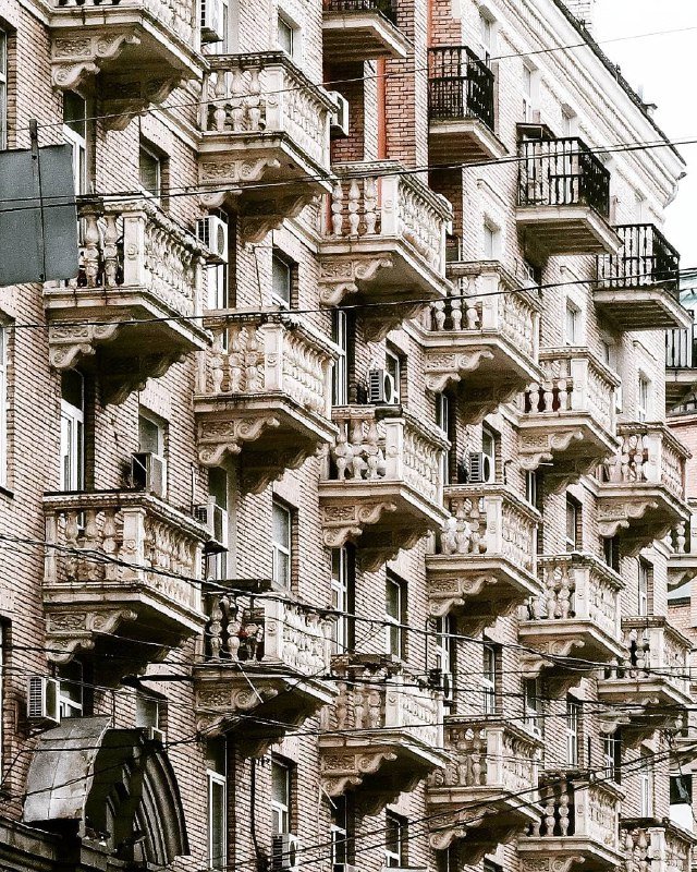 Фасады Киева. Фото: @maria_chastushkina Фасады Киева. Фото: @maria_chastushkina