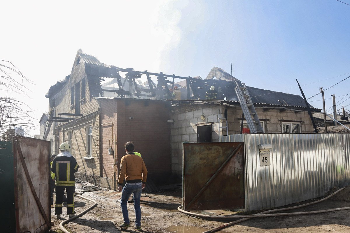 К счастью, им удалось вовремя покинуть помещение