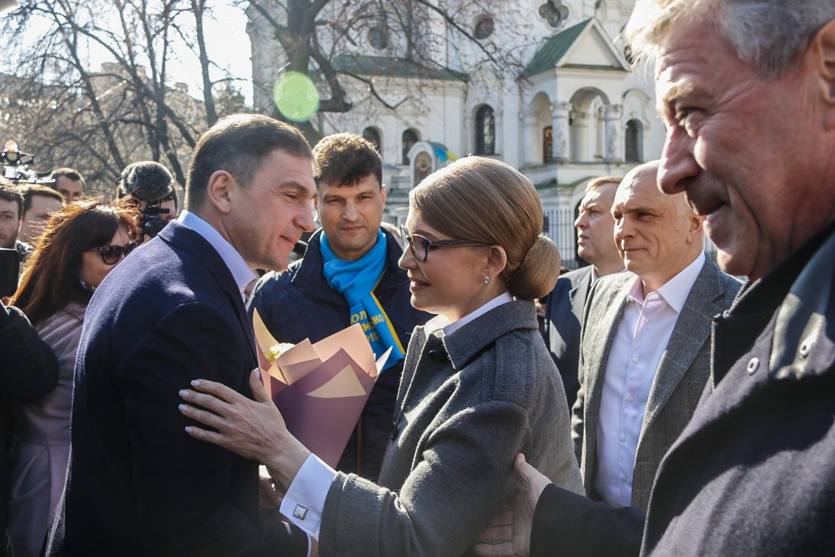 Юлия Тимошенко голосовала на Подоле Юлия Тимошенко голосовала на Подоле