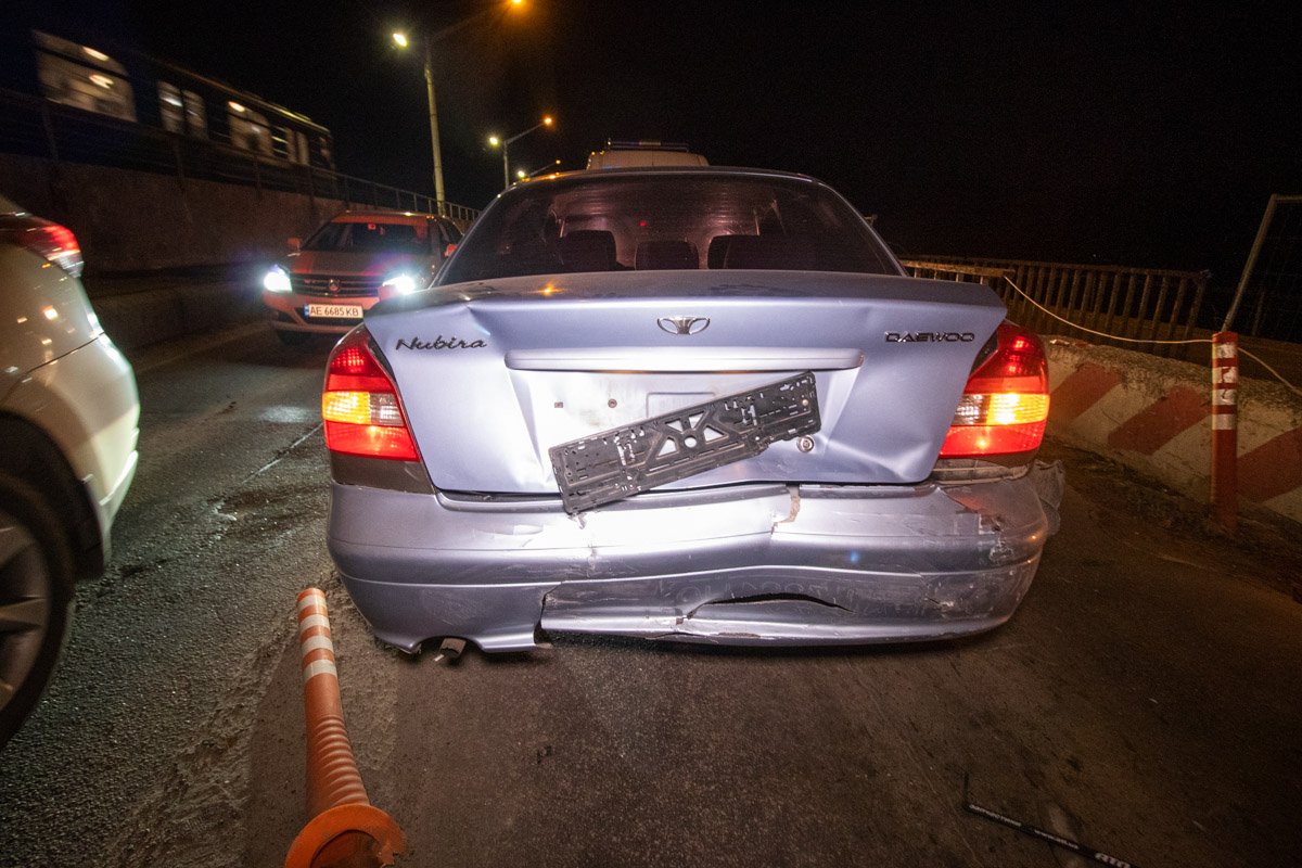 Skoda Fabia службы такси Uber врезалась в Daewoo Nubira Skoda Fabia службы такси Uber врезалась в Daewoo Nubira