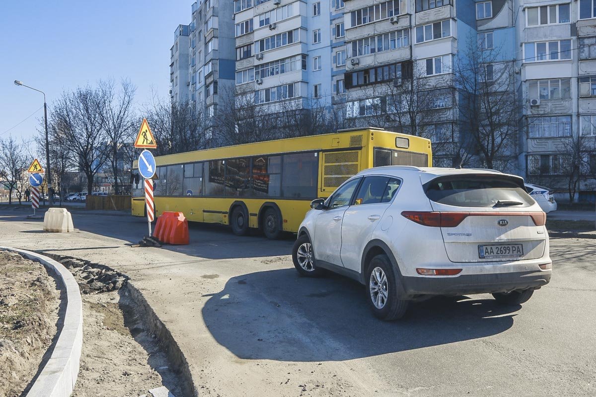 В понедельник, 1 апреля, в Деснянском районе столицы произошло ДТП с участием автобуса и автомобиля Kia В понедельник, 1 апреля, в Деснянском районе столицы произошло ДТП с участием автобуса и автомобиля Kia