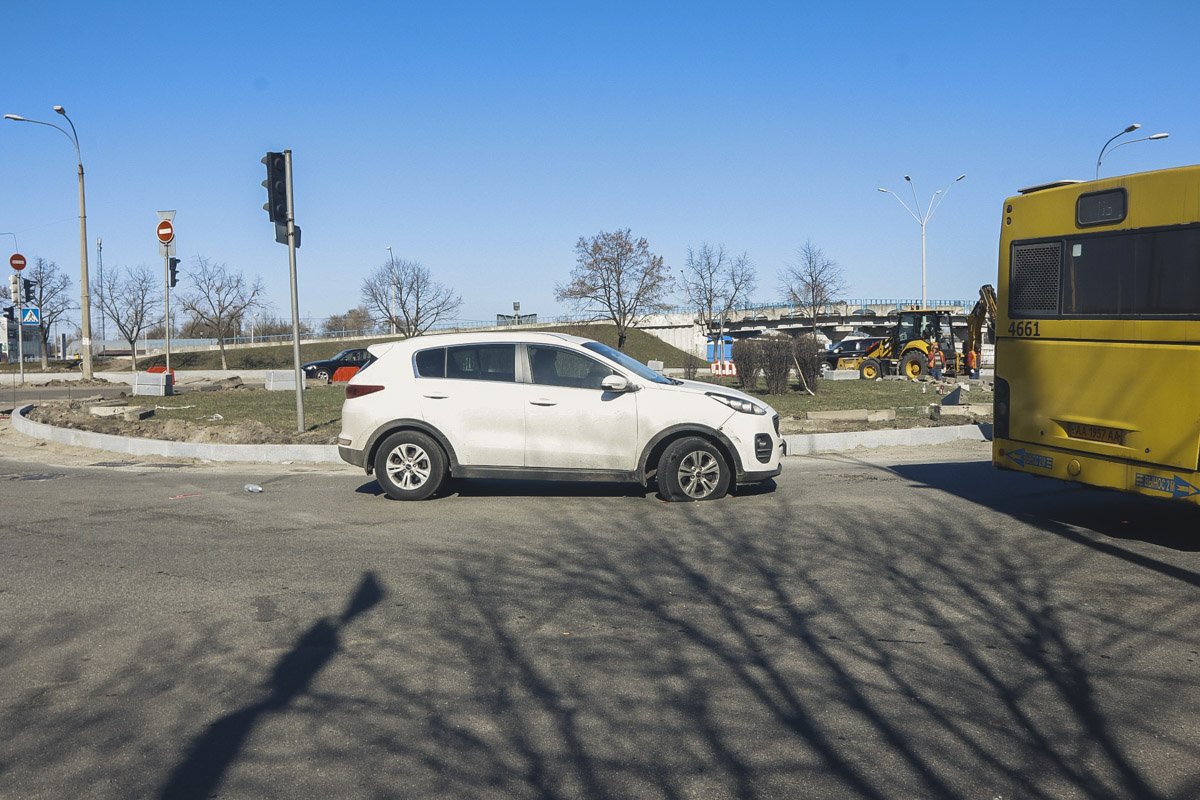 Они не поделили дорогу на пересечении улицы Каштановой и Оноре де Бальзака Они не поделили дорогу на пересечении улицы Каштановой и Оноре де Бальзака