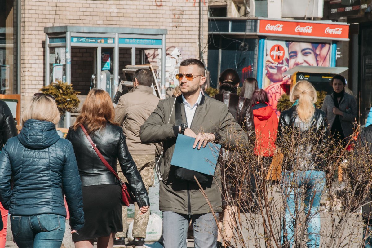 Как видят мир люди сквозь розовые очки - вы знаете. А вот как он выглядит через желтенькие... Как видят мир люди сквозь розовые очки - вы знаете. А вот как он выглядит через желтенькие...