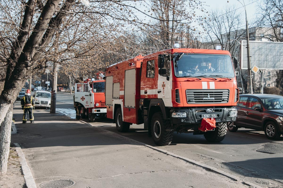 На место выехали спасатели На место выехали спасатели