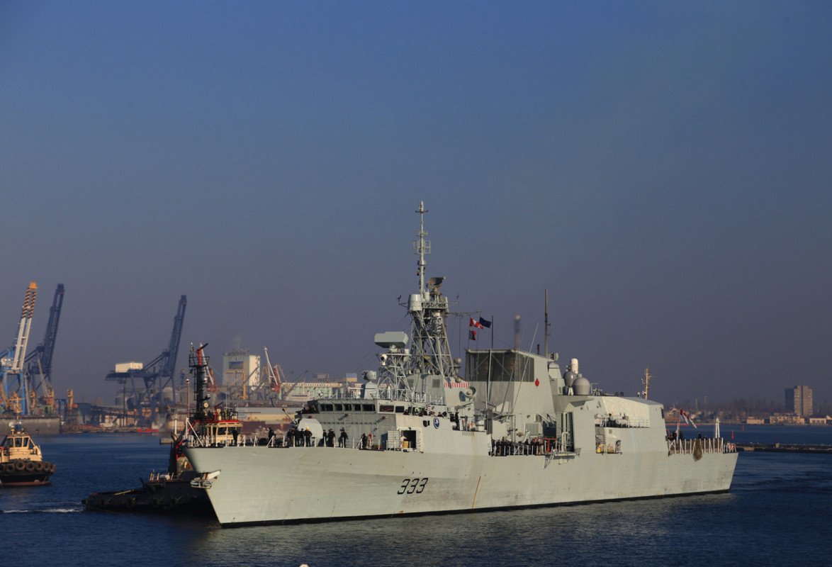 Два корабля НАТО в понедельник утром, 1 апреля, в одесский морской порт Два корабля НАТО в понедельник утром, 1 апреля, в одесский морской порт