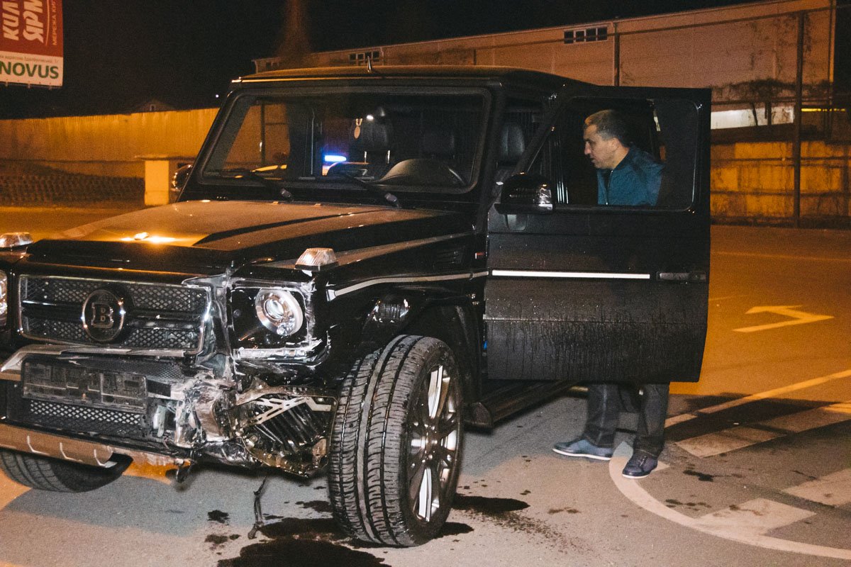 Водитель Mercedes находился в состоянии сильного алкогольного опьянения и еле держался на ногах Водитель Mercedes находился в состоянии сильного алкогольного опьянения и еле держался на ногах