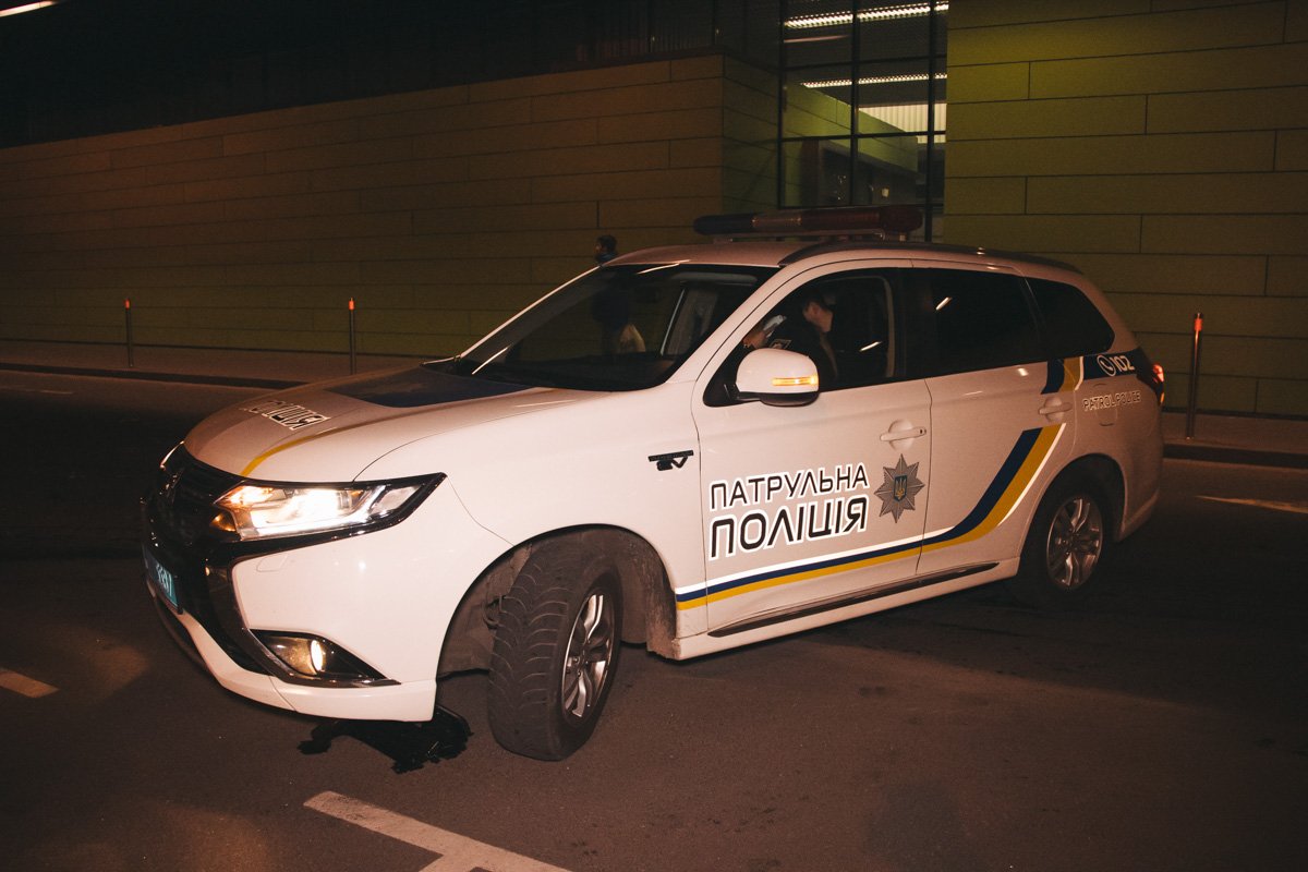 После столкновения водитель внедорожника попытался скрыться с места аварии, однако его удалось остановить и задержать После столкновения водитель внедорожника попытался скрыться с места аварии, однако его удалось остановить и задержать