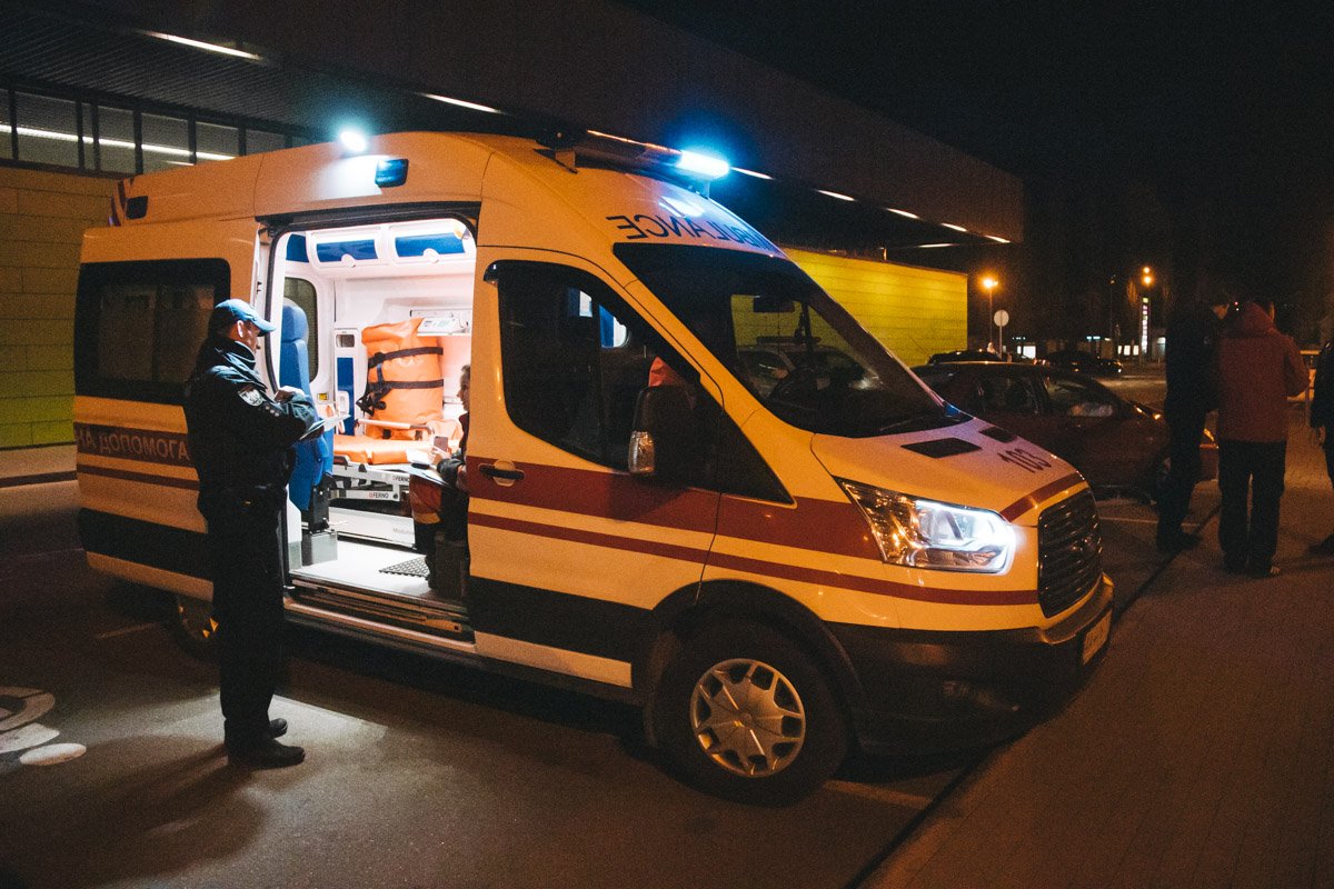 Женщине вызвали скорую помощь Женщине вызвали скорую помощь